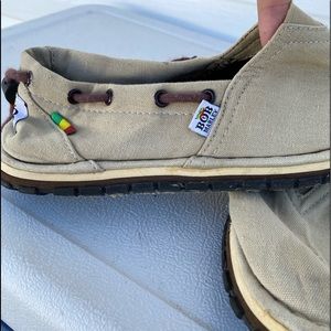 Bob Marley slip on shoes tan/dark brown strings